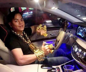 Video: Phúc XO từng bị bóc mẽ khi khoe tậu Maybach S600 9,5 tỷ