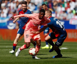 Giữ chân trụ cột cho trận gặp MU, Barca bị đội bét bảng cầm hòa