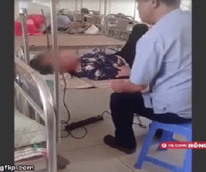 Phẫn nộ clip chồng thẳng tay tát vợ đang nằm trên giường bệnh rồi quát lớn: 'Mày hành tao suốt từ đêm qua đến giờ'