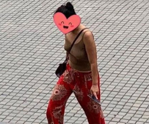 Vào chùa bái Phật nhưng mặc áo hai dây, thả rông vòng 1, chị gái bị dân mạng chỉ trích gay gắt
