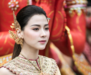 Dân tình náo loạn với nhan sắc cực phẩm của 'nữ thần Thungsa' trong lễ Songkran 2019 tại Thái Lan