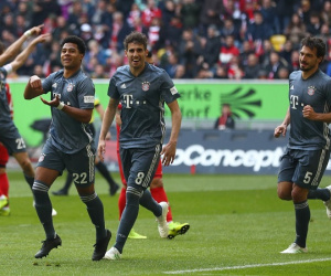 Sao trẻ tỏa sáng, Bayern Munich thắng hủy diệt trên sân khách và trở lại ngôi đầu