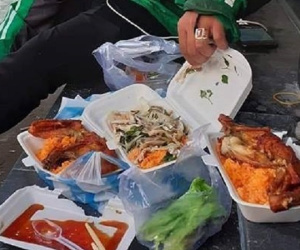 Tài xế Grab và bữa ăn thịnh soạn trên hè phố, sự thật đằng sau khiến nhiều người giận dữ