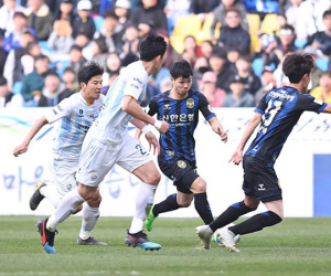 Tân HLV Incheon chỉ ra điểm yếu của Công Phượng ở K.League