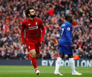 Video: Ghi 2 bàn trong 3 phút, Liverpool lấy lại ngôi đầu từ tay Man City