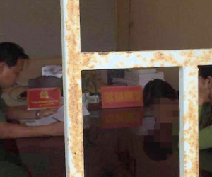 Cảnh sát điều tra người đàn ông hơn 50 tuổi 'nựng' nữ sinh lớp 4