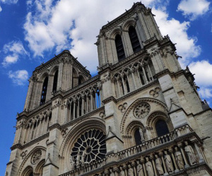 Dùng ảnh Nhà thờ Đức Bà Paris để quảng cáo giữa thảm kịch, Xiaomi hốt ngay cả rổ 'gạch đá'