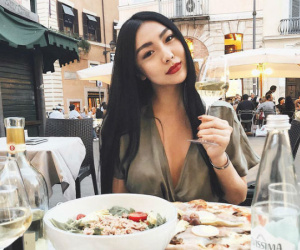 Gái xinh nổi tiếng Instagram chối bay việc là chủ shop dính 'phốt' bán quần áo cũ sửa lại, cãi nhau tay đôi với khách