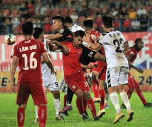 Không chỉ có màn 'võ thuật' giữa cầu thủ Hải Phòng và Đà Nẵng, sân Lạch Tray còn gây ám ảnh rợn người với tiếng kèn 'Hồn tử sĩ'