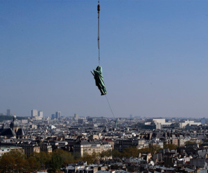 Paris kịp di dời 16 bức tượng thánh trước vụ cháy Nhà thờ Đức Bà