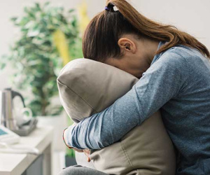 Tôi hối hận khi giữ lại con vì chăm bé quá vất vả
