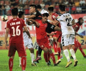 Trận đấu bạo lực của V.League bị bêu xấu trên diễn đàn thế giới 1,6 tỉ người