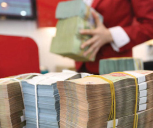 Việt Nam, tình thế có tiền mà khó tiêu và yếu tố mới xuất hiện