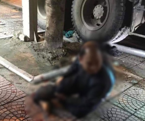 Hà Nội: Xe chở rác tông liên hoàn các phương tiện đang dừng đèn đỏ, 2 người trọng thương
