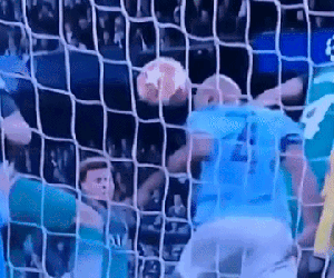 Góc quay cho thấy Man City đã bị cướp trắng một suất bán kết Champions League như thế nào