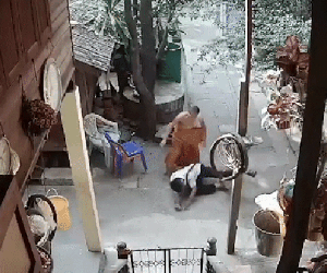 Nhà sư Thái Lan đánh người tàn tật, lý do phía sau càng phẫn nộ hơn