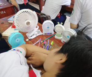Phương thức tránh nóng 'bá đạo' thời 4.0 của hội học sinh khiến thế hệ 8X, 9X ghen tị hết nấc