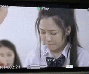 Clip hot girl Trâm Anh bật khóc trong bộ phim vừa bị cắt vai diễn