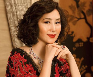 Mấy ai bản lĩnh như người đàn bà này, bị phản bội vẫn sẵn sàng buông bỏ, ngày đi dự đám cưới chồng cũ đã ở một 'đẳng cấp' khác biệt