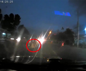 Video: Ôtô suýt đâm vào dải phân cách cứng nằm sai vị trí ở Bình Phước