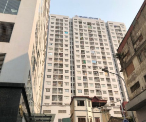 Hà Nội: Bé trai 4 tuổi rơi từ tầng 11 chung cư xuống mái che tầng 1, phải nhập viện cấp cứu
