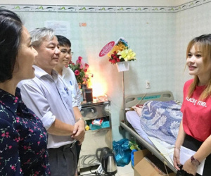 Lý do được ban văn nghệ thành uỷ vào thăm, nghệ sĩ Lê Bình vẫn trùm chăn