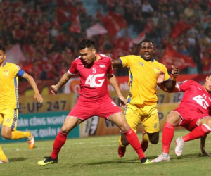TP.HCM 2-0 Viettel: TP.HCM vững vàng trên ngôi đầu