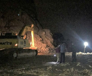 200 người trắng đêm tìm công nhân bị hàng nghìn tấn đá vùi lấp