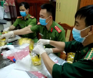 Bao tải chứa ma túy để giữa cánh đồng muối: Truy nã quốc tế 3 đối tượng quốc tịch Đài Loan