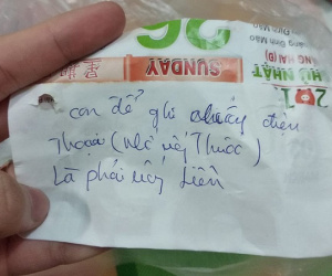 Mẩu giấy nhỏ trong túi thuốc mẹ gửi và câu chuyện khiến những đứa con xa nhà rơi nước mắt