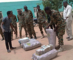 Phát hiện 'núi' tiền 130 triệu USD tại nhà tổng thống Sudan bị lật đổ