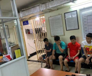 Hà Nội: Đột nhập quán bar, phát hiện nhiều thanh niên đang phê ma túy