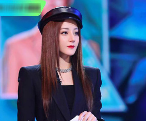 'Nữ hoàng thị phi thế hệ mới' Địch Lệ Nhiệt Ba cuối cùng cũng lên tiếng đáp trả về tin đồn có kim chủ chống lưng