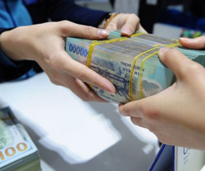 Siết tín dụng sát sườn hơn 'ngáo ộp' chiến tranh thương mại