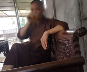 Sư trụ trì cầm ly bia nói về việc 'thả chó cắn nát mặt Phật tử'