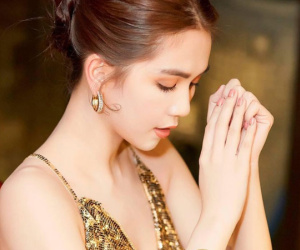 Vừa kỷ niệm 2 năm ngày yêu chưa bao lâu, Ngọc Trinh lại chất chứa tâm sự: 'Ai cần đi sẽ đi'