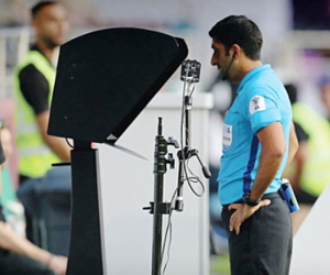 V-League cần công nghệ VAR hay trọng tài tốt?
