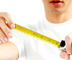 Vì sao cậu nhỏ 'gáy vang' mỗi buổi sáng?