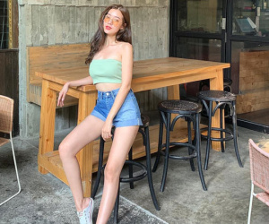 Chỉ 1 chiếc quần mà mix được tới 5 kiểu, jean shorts chính là item 'đinh' của các nàng trong dịp nghỉ lễ