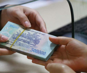 Lãi suất liên ngân hàng giảm mạnh