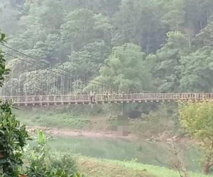 Phát hiện thi thể nam thanh niên treo lơ lửng giữa cầu sau khi hỏi người dân 'có cây cầu nào gần đây không?'
