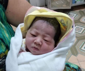 Thái Nguyên: Bé gái 3,1 kg còn nguyên dây rốn bị bỏ rơi tại bãi rác trong tình trạng sức khỏe yếu ớt