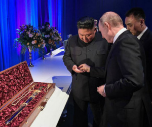 Ông Kim Jong-un tặng món quà 'nhạy cảm' với phong tục Nga, ông Putin phản ứng ra sao?