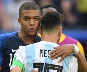 Góc thống kê: Ở tuổi 20, Messi kém xa so với Mbappe