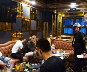 Hơn 120 công an ập vào quán karaoke và khách sạn, bắt hàng chục đối tượng 'gái gọi' và 'bay lắc'