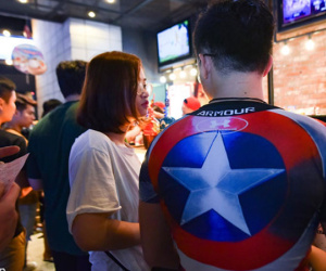Video Rạp kín chỗ ở suất chiếu sớm bom tấn 'Avengers: Endgame' tại Hà Nội