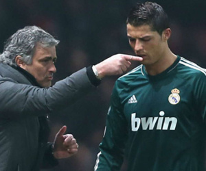 Adebayor: 'Mourinho giết Ronaldo ngay cả khi cậu ấy lập hat-trick'
