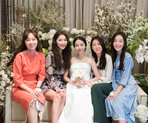 Bộ ảnh hậu trường cưới khủng nhất lịch sử Kbiz: Son Ye Jin và mỹ nhân 'Vườn sao băng' đọ sắc, còn có cả idol nhà YG