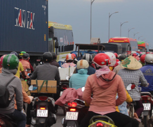 Cầu Rạch Miễu hai lần xả trạm, đường về miền Tây vẫn tắc