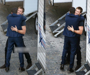 Đẩy thuyền cực mạnh cặp bromance đẹp trai nhất 'Avengers': Ôm nhau quá tình, nhưng động tác của Captain hơi sai sai?